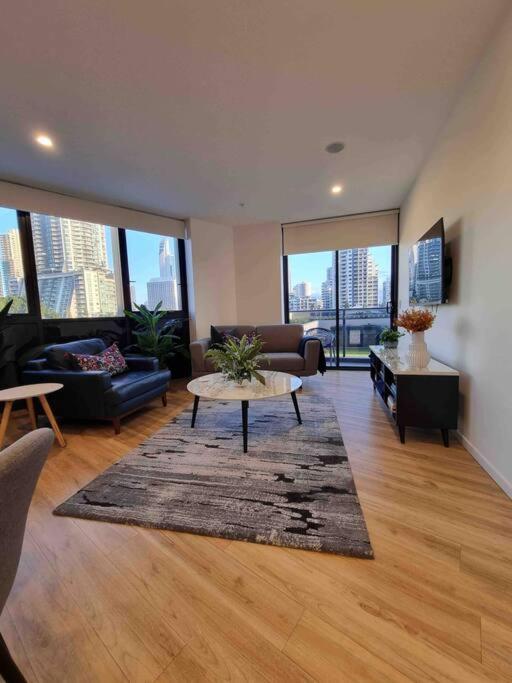 Modern 1 Brm Apartment With Pool Close To Beach Gold Coast Dış mekan fotoğraf