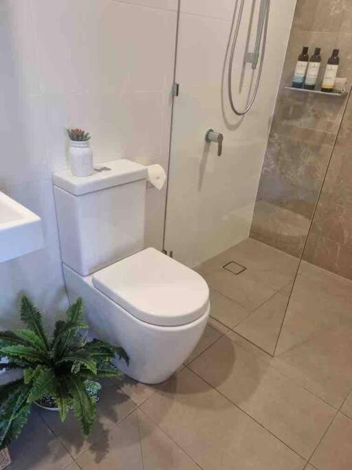 Modern 1 Brm Apartment With Pool Close To Beach Gold Coast Dış mekan fotoğraf