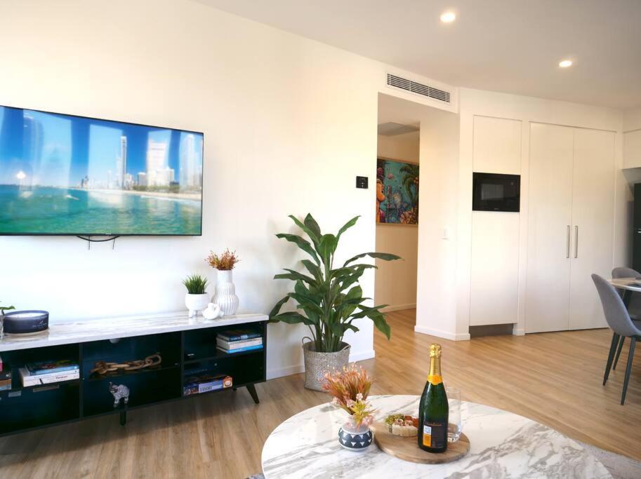 Modern 1 Brm Apartment With Pool Close To Beach Gold Coast Dış mekan fotoğraf