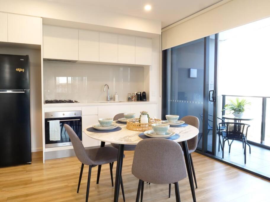 Modern 1 Brm Apartment With Pool Close To Beach Gold Coast Dış mekan fotoğraf