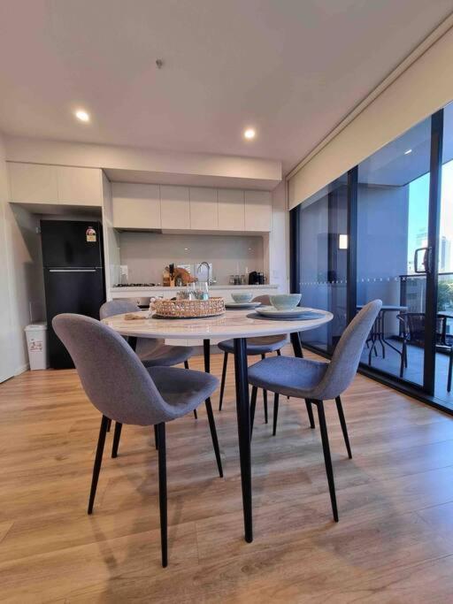 Modern 1 Brm Apartment With Pool Close To Beach Gold Coast Dış mekan fotoğraf