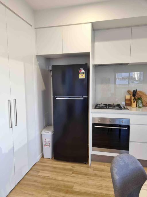 Modern 1 Brm Apartment With Pool Close To Beach Gold Coast Dış mekan fotoğraf
