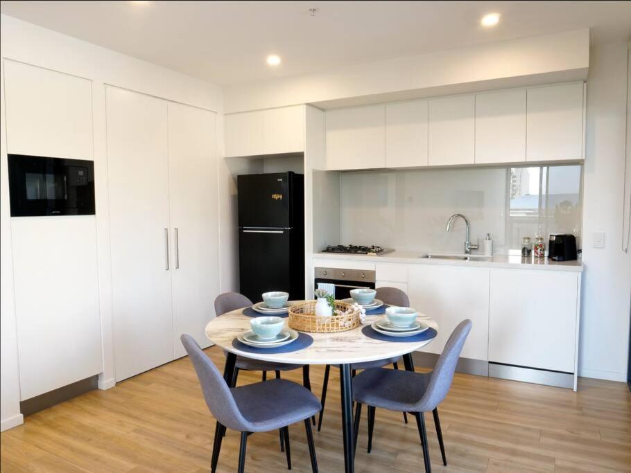Modern 1 Brm Apartment With Pool Close To Beach Gold Coast Dış mekan fotoğraf